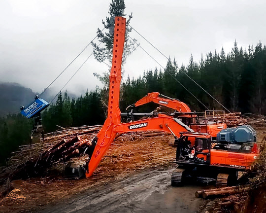 두산인프라코어가 남미 칠레에서 2일(현지시간)부터 열리는 건설기계 전시회 '라틴 콘엑스포'에 참가한다고 1일 밝혔다. 두산인프라코어가 남미에서 선보이는 굴착기 이미지. <두산인프라코어 제공>